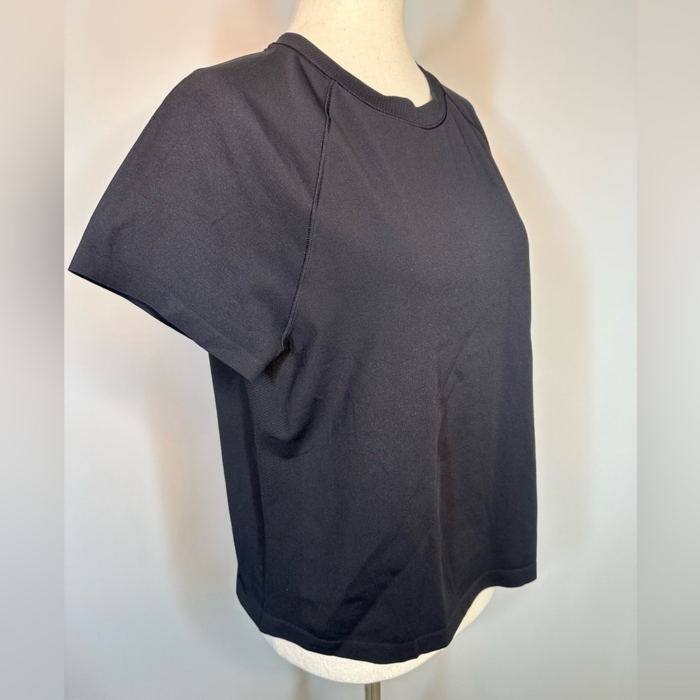 NWT sz XXL Vuori Black seamless surge tee stretch wicking material free neck - Picture 3 of 8